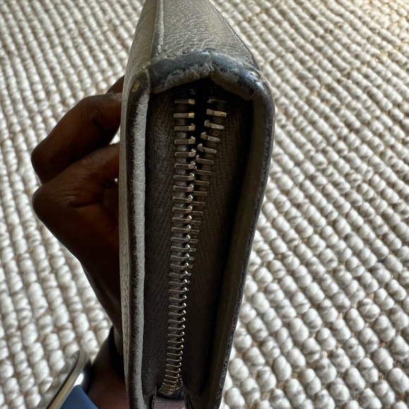 Pre loved Saint Laurent zippy wallet in grey available - Picture 3 of 8